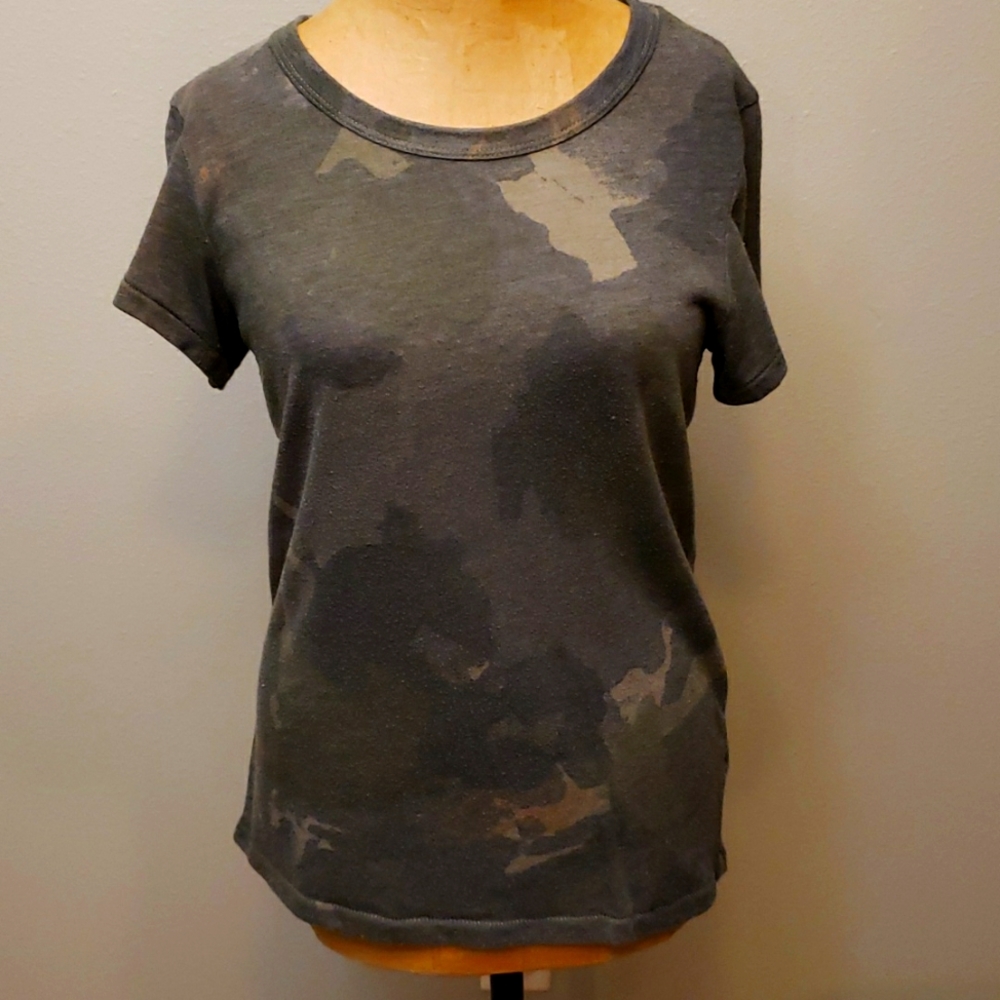 Women's Medium Camo Tee